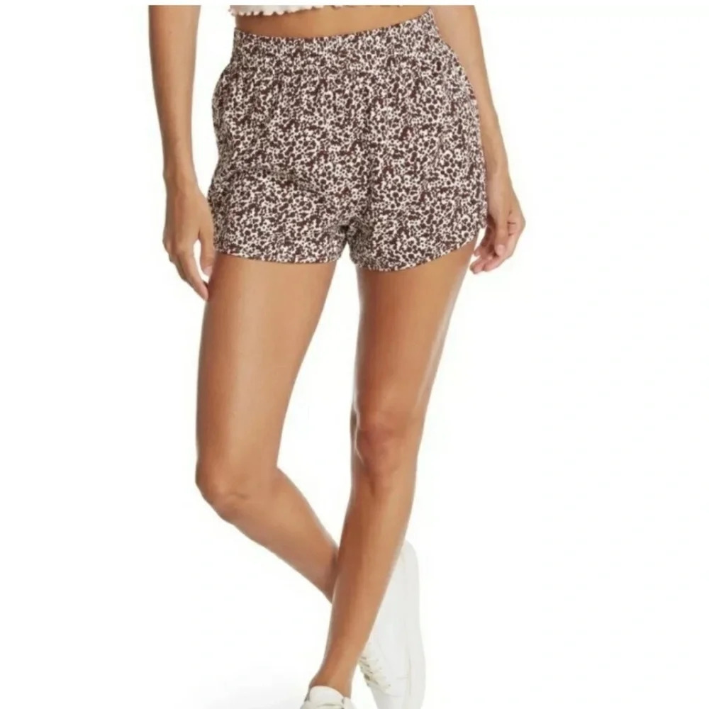 Abound Dolphin Hem Shorts In Ivory- Brown Mini Moo Size L